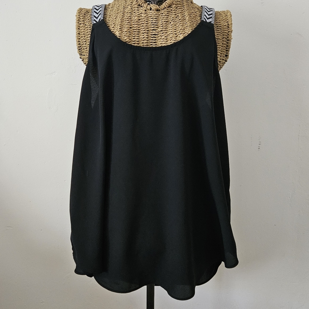 I.N. San Francisco dressy tank. Medium.